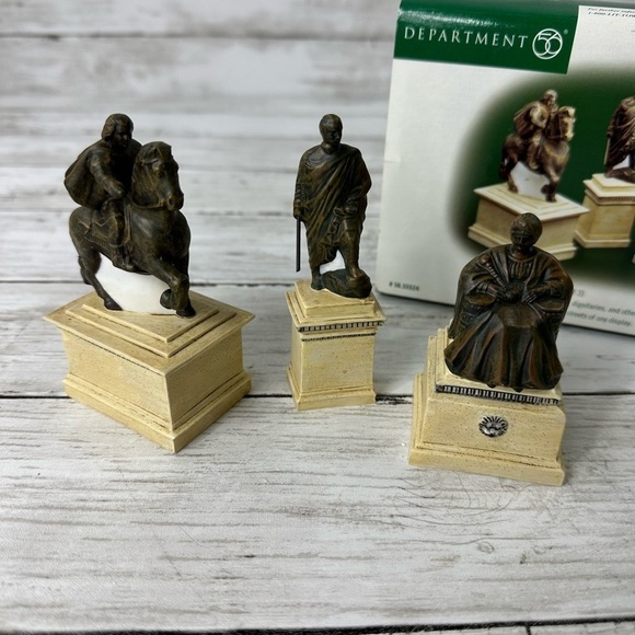 Department 56 VILLAGE MONUMENTS set of 3 Christmas Village Accessories - Picture 1 of 6